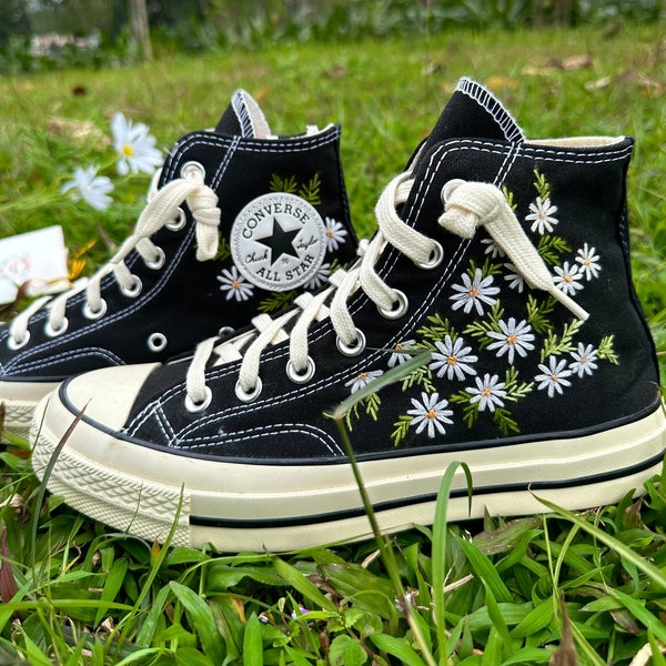 Embroiered Converse/Custom Converse Daisy High Tops/Embroidered Converse White Daisy/Floral Converse /Gift for Her/Chrysanthemum Gifts