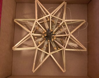 Straw star with flowers