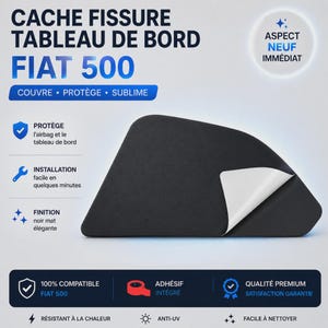 Op de afbeelding: Een matzwarte dashboardcover voor een Fiat 500 met een gedeeltelijk losgetrokken witte zelfklevende achterkant. De tekst bevat CACHE FISSURE TABLEAU DE BORD FIAT 500, COUVRE, PROTÈGE, SUBLIME, ASPECT NEUF IMMÉDIAT, PROTÈGE, INSTALLATION, FINITION en 100% COMPATIBLE.