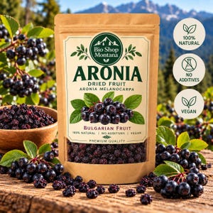 Könnte beinhalten: Ein brauner Papierbeutel mit getrockneten Aroniabeeren, beschriftet mit Bio Shop Montana Aronia Dried Fruit Aronia Melanocarpa Bulgarian Fruit. Die Verpackung enthält die Angaben 100% Natural, No Additives und Vegan sowie ein Sichtfenster für die Beeren.