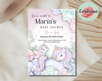 Può includere: Invito per baby shower con sfondo rosa pastello, con illustrazione di unicorno e dettagli floreali. Il testo recita "Maria's BABY SHOWER It's a Girl" con i dettagli dell'evento. Un logo con una rosa è nell'angolo in alto a destra.
