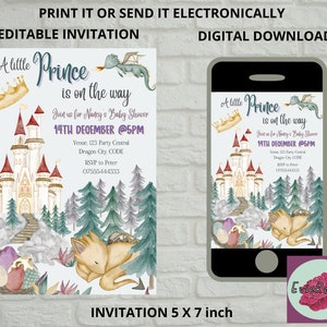 Może przedstawiać: Drukowane zaproszenie na baby shower z akwarelową ilustracją zamku, smoka i gniazda z jajkami. Tekst brzmi "A little Prince is on the way" i zawiera datę i godzinę przyjęcia. Zaproszenie ma rozmiar 5x7 cali.