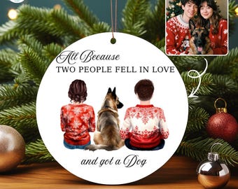 Ornamento di famiglia personalizzato dipinto a mano con cane / Regalo di Natale personalizzato per coppia / Ritratto di animale domestico ad acquerello / Illustrazione commemorativa di animale domestico