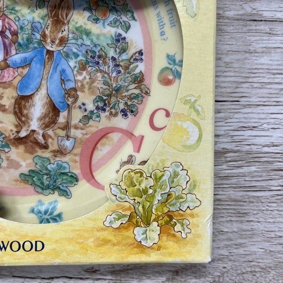 Vintage 1997 Wedgwood Peter Rabbit 18cm ABC Plate in Original Box