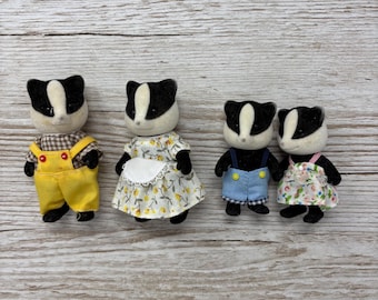 Vintage early 2000s Sylvanian Families Underwood Badger family individual figures - choice of family member