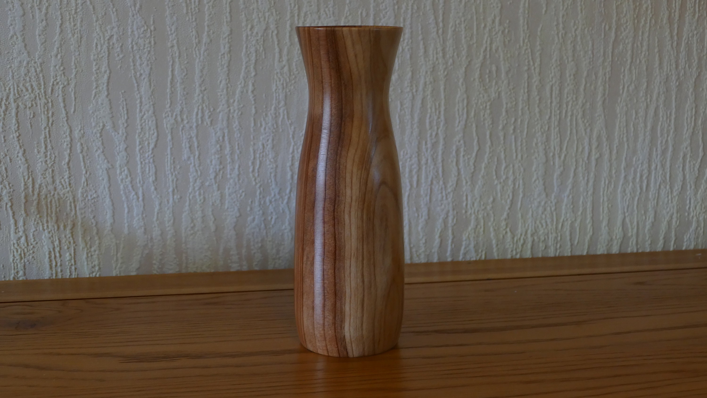 Vaso decorativo in legno Seqouia, tornito al tornio