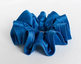 Scrunchie de satén nupcial hecho a mano de lujo mediano