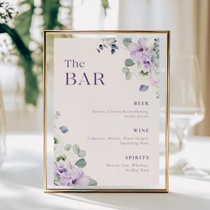 Menú de bar para bodas, plantilla floral rosa y morada, diseño de cóctel editable en Canva, invitación romántica para boda imprimible.