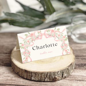 Nœud papillon rose, marque-places floraux sinueux avec bordure en ruban, cartes de table de mariage imprimables, modèle de toile modifiable