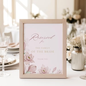 Mariage MAGNOLIA réservé à l'enseigne de famille, carte place assise réservée rose poudré, rangée réservée rose poudré, modèle d'enseigne florale réservée, M01