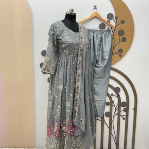 Embroidered Georgette Anarkali Gown: Pakistani Style Women&#39;s Suit