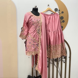 Traje palazzo Sharara rosa de diseñador para mujer con bordado secuencial, traje de fiesta, traje de fiesta Sangeet con parte superior y traje Sharara.