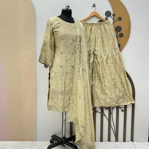 Traje punjabi de diseñador color crema, salwar kameez para mujer, conjunto étnico de kurta, sharara y dupatta, atuendos pakistaníes, ropa de fiesta de 3 piezas.