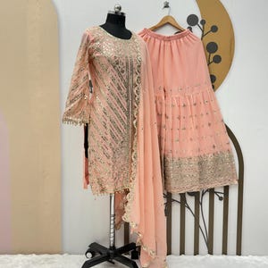 Hermoso conjunto de kurta con sharara color salmón y dupatta, conjunto de sharara pakistaní de 3 piezas, traje indio premium con bordado de georgette.