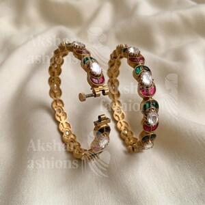 Bracciali Kundan antichi color oro, rosso e verde, set di bracciali tradizionali indiani Kada, gioielli da sposa, bracciali con rubini e smeraldi, gioielli etnici per matrimoni.