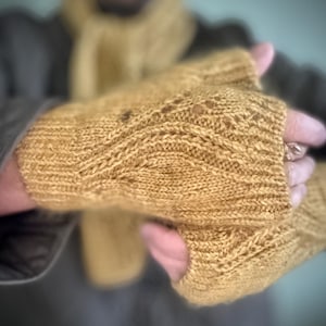 Lua Mitts Mittens Wrist warmers Fingerless gloves Knitting pattern PDF English