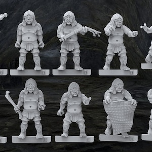 Op de afbeelding: Tien miniatuurfiguurtjes van grijze, humanoïde wezens met lang haar en lendendoeken. De figuurtjes zijn in verschillende poses geposeerd, waaronder het vasthouden van wapens, gereedschap en een net.