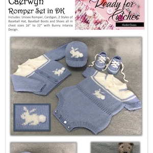 Könnte beinhalten: Ein gestricktes Baby-Strampler-Set in Blau und Weiß mit einem Hasendesign. Das Set beinhaltet einen Strampler, eine Strickjacke, eine Mütze und Schuhe. Das Set ist in den Größen 40 bis 56 cm erhältlich.