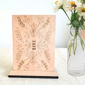 Carte Vous êtes le meilleur, carte d'encouragement d'un ami en bois, cadeau personnalisé en bois. (avec porte-cartes)