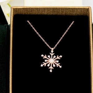 Glittering Snowflake Necklace Gift for Girls • Snowflake Necklace • Snowflake Necklace • Dainty Gold Necklace • Minimalist Necklace