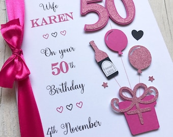 Könnte beinhalten: Eine handgemachte Karte in Pink und Schwarz mit Glitzerakzenten. Die Karte lautet "To My Beautiful Wife Karen On Your 50th Birthday 4th November 1972".