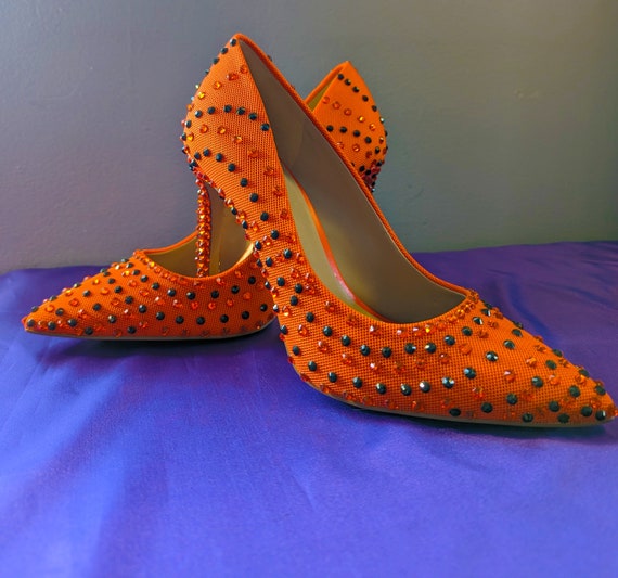 Orange and black pumps best sale