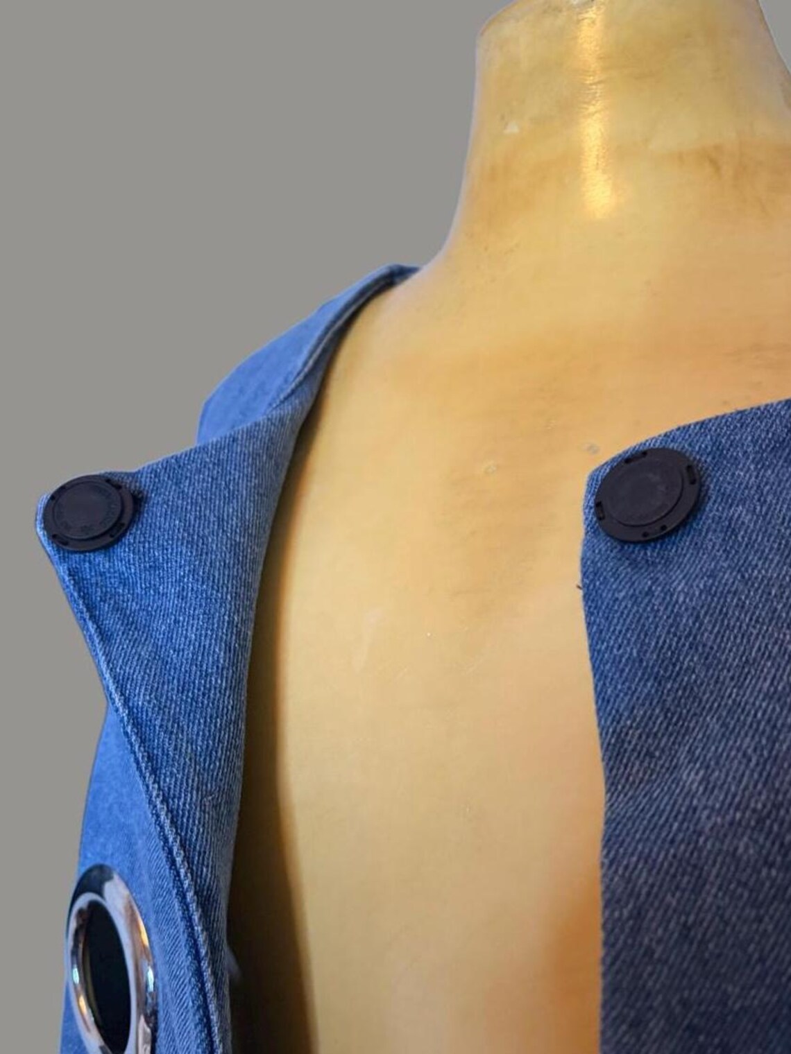 Avant Garde Denim Jacket | Grommet Detail, Size Small, Foto 3 von 5
