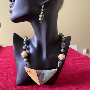 Boomerang stone necklace set