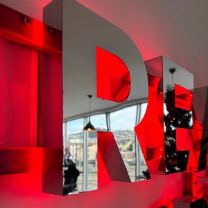 Letras cromadas, letras de metal en 3D, letrero en 3D, buzón iluminado, letrero para escaparate, letrero retroiluminado, señalización para pequeñas empresas, letras doradas