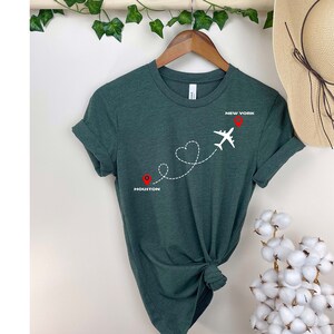 Camisa de ubicación personalizada, camisa de viaje personalizada, camisa de relación de larga distancia, camisa de avión personalizada, camiseta de modo avión, camisa de compañeros de viaje imagen 2