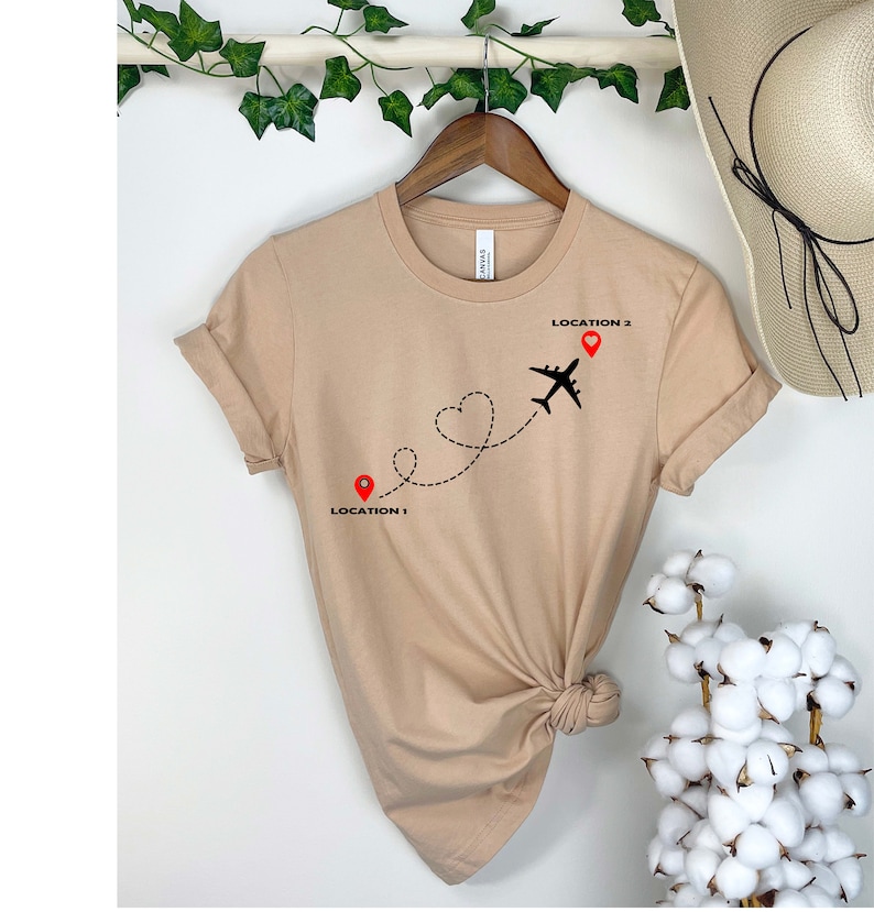 Camisa de ubicación personalizada, camisa de viaje personalizada, camisa de relación de larga distancia, camisa de avión personalizada, camiseta de modo avión, camisa de compañeros de viaje imagen 3