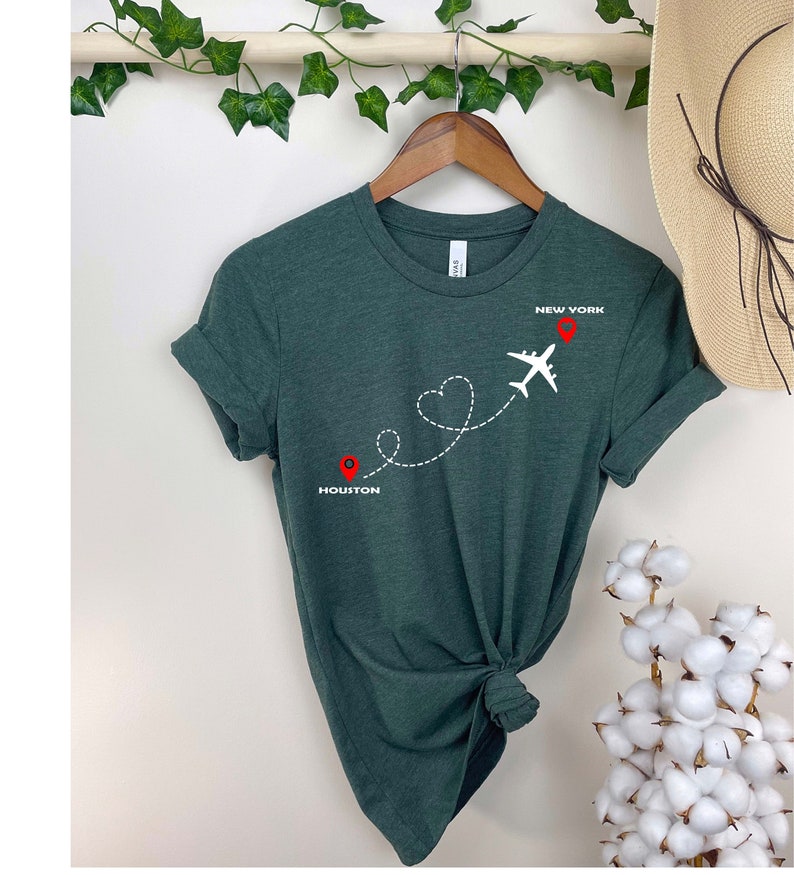 Camisa de ubicación personalizada, camisa de viaje personalizada, camisa de relación de larga distancia, camisa de avión personalizada, camiseta de modo avión, camisa de compañeros de viaje imagen 2