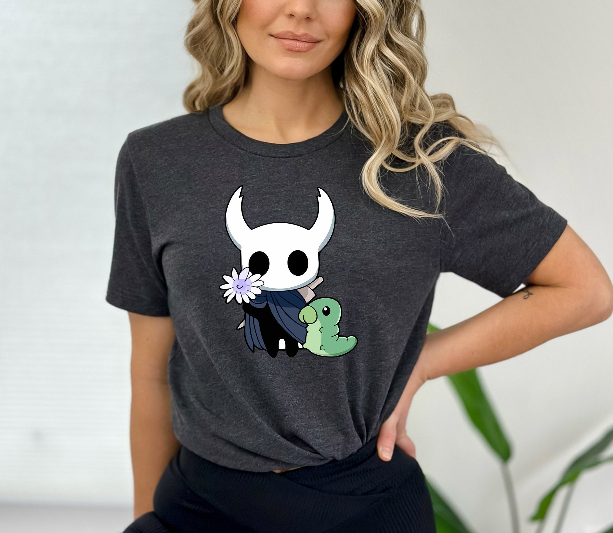 Hollow Knight T-Shirt - Gaming Print Shirt Mit Shadow Design