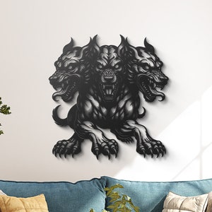 Arte mural de metal de Cerberus: Escultura gótica de perro mítico de tres cabezas