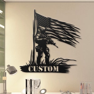 Metalen muurkunst patriottische soldaat met Amerikaanse vlag | Aanpasbaar militair woondecoratie | Veteranencadeau