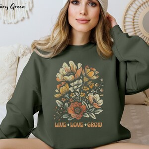 Womens Retro Flower Sweatshirt,Floral Sweater,Cottagecore Sweatshirt,Garden Lover Sweater,Nature Lover Shirt,Botanical Sweater,Gift For Mom