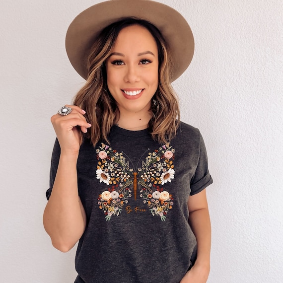 Butterfly Wildflower Tshirt,Boho Butterfly Shirt,Natural Floral Butterfly Tee,Flower Lover Shirt, Butterfly Lover Gift,Mom Gift,Retro Tee