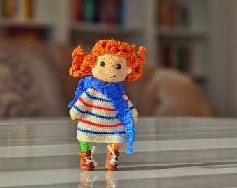 Rote Haare, Amigurumi Häkelpuppe, Miniatur, handgemachtes Geschenk, Zeichentrickfigur, Häkelkunst, Puppenhaus Spielzeug, niedlich häkeln