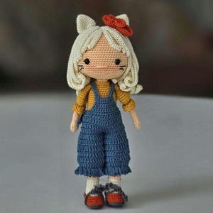 Lucia Catdoll Mini Amigurumi Häkelpuppe, Bio-Puppe, Amigurumi Puppe, Häkelkunst, winziges Amigurumi Spielzeug, Miniatur, handgemacht