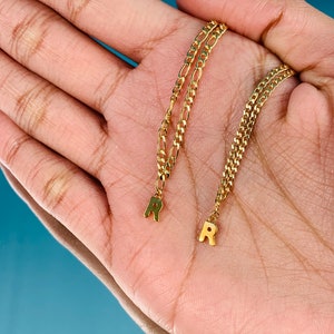 Collar inicial de niños de oro, joyería de bebé personalizada, regalo para niños pequeños, collar para niños, nombre de collar de letra relleno de oro, mini inicial