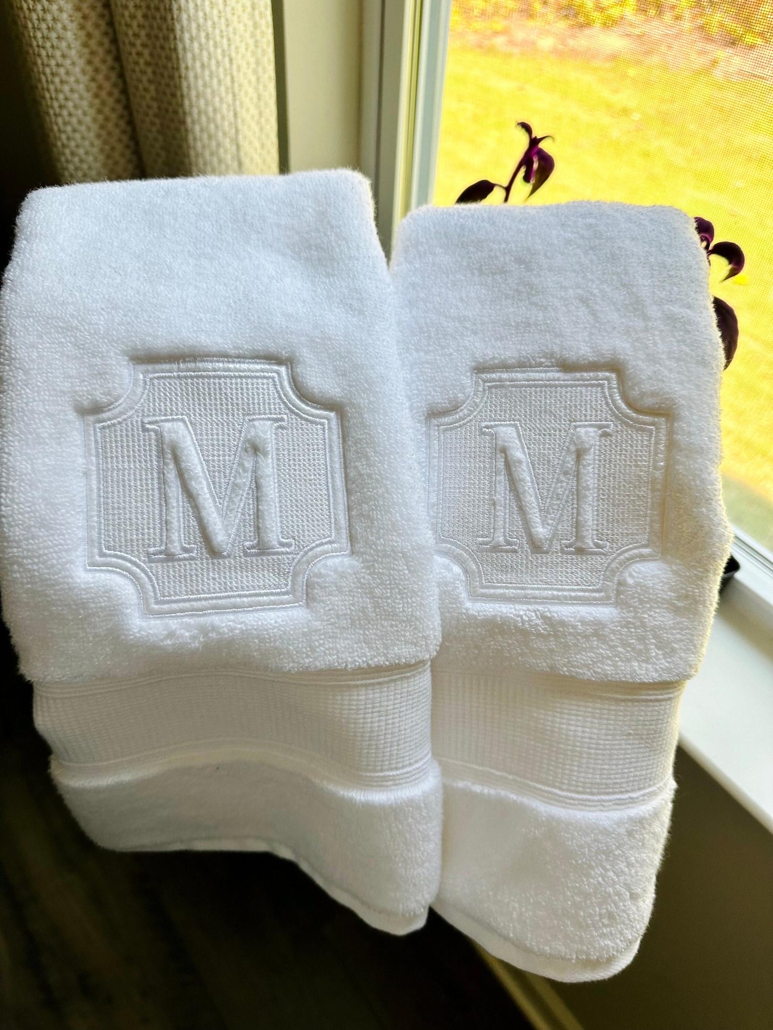 Luxury Monogram Embroidered Egyptian Cotton Hand Towel: Personalized Initial