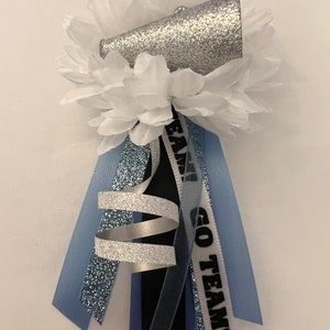 Homecoming Pin Mum
