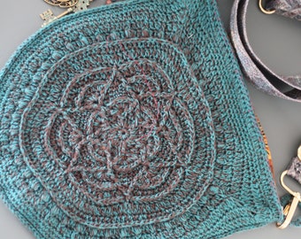 TAS5 Bolso bandolera mandala de crochet hecho a mano. Forrado con cierre