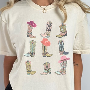 WESTERN COWGIRL cowboy boots t shirt, vintage Cowboy BOOTS, Western lover gift, Western design, Western t shirt, Western Vintage t