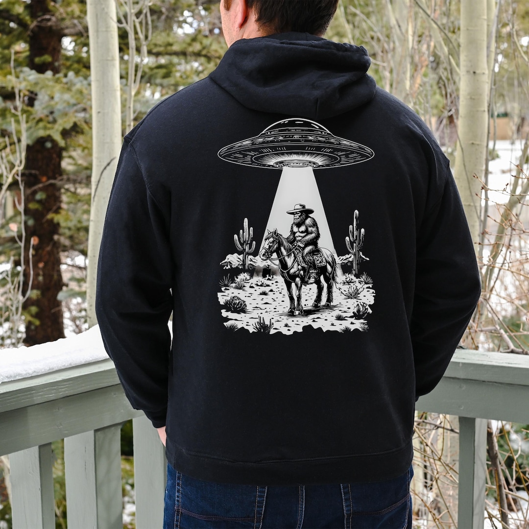 BIGFOOT ALIEN Hoodie, Funny Alien Encounter Shirt, Sasquatch Gift ...
