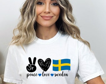Maglietta Peace Love Sweden Comfort Colors, regalo per le vacanze in Svezia, compleanno in Svezia, maglietta Sveriege, maglietta con bandiera svedese, maglietta Svezia, svedese