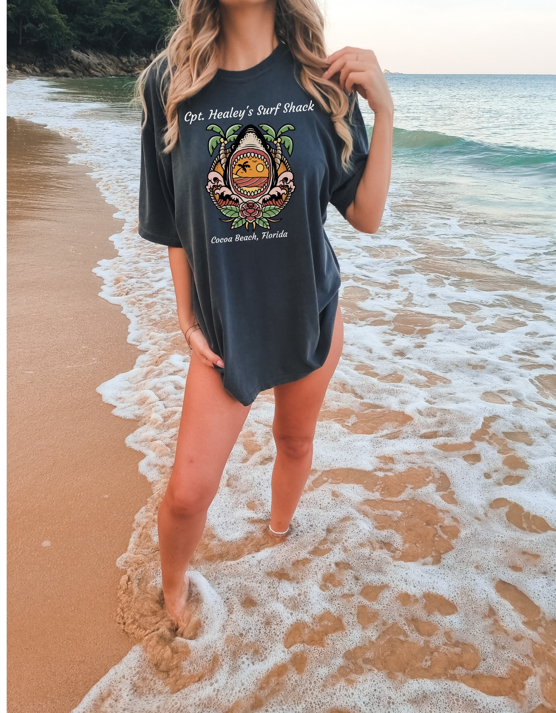 バイクウェア・装備 Florida Cocoa Beach Cpt. Healey's Surf Shack Unisex Comfort Colors Beach Shirt