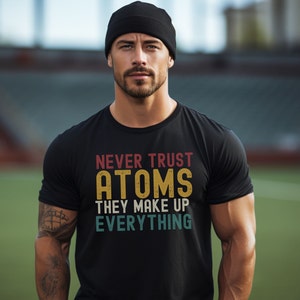 Camiseta engraçada com piadas de pai, camiseta &quot;Nunca confie em átomos&quot;, presente para amantes da ciência, camiseta para pai, blusa de manga curta, camiseta com piadas de pai, presente com piadas de pai, presente de ciência