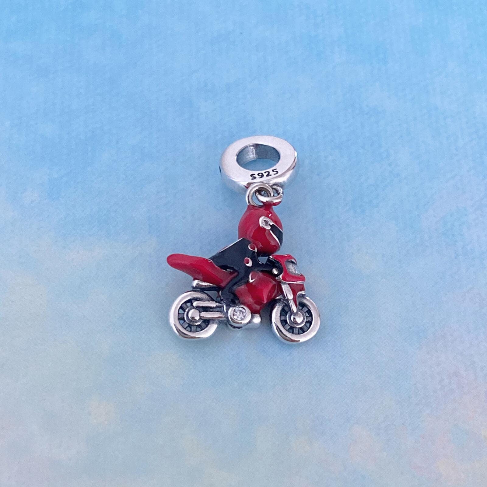 Dije de motociclista de carreras, colgante de motociclista, para pulsera o collar.