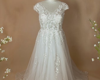 Brautkleid A-Linie schlicht lang Plus Size Curvy Tatoo Spitze Ärmel V-Auschnitt Ärmel Hochzeitskleid Ivory Off white
